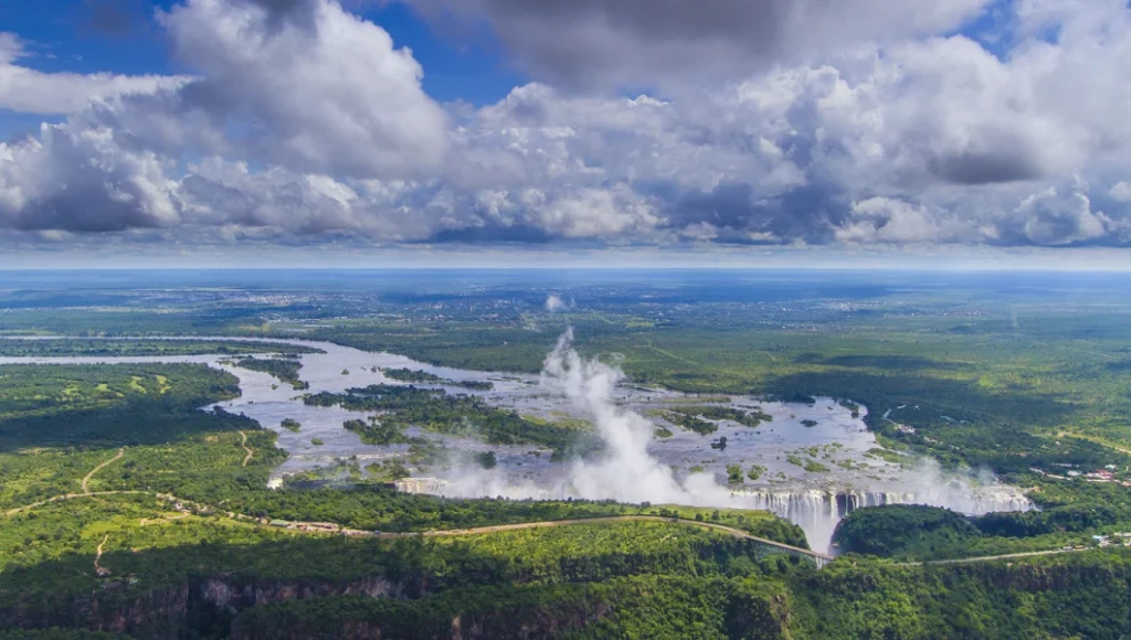 The Best Side to See Victoria Falls: Zimbabwe vs Zambia